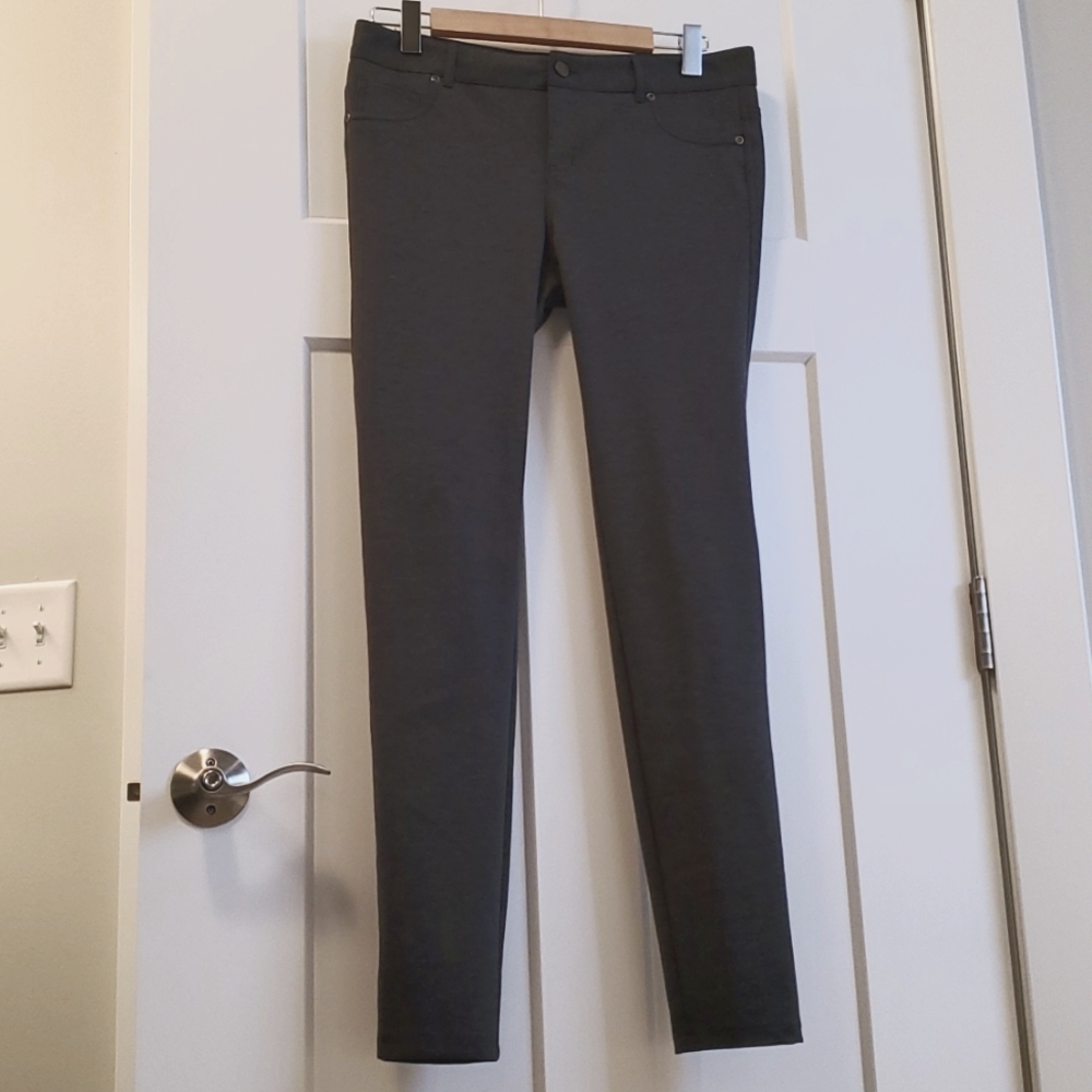 NEW YORK AND COMPANY STRETCH LEGGING PANTS SZ 6 GRAY COLOR